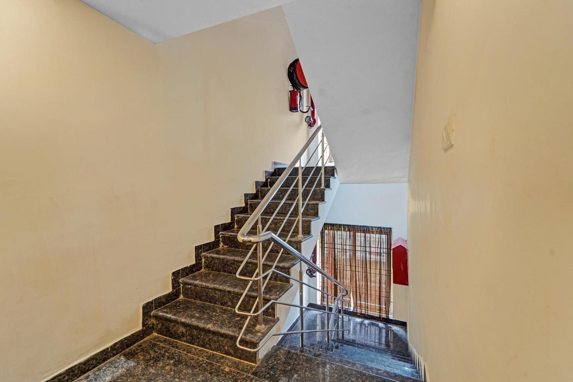 Hotel O J2 Service Apartment 钦奈 外观 照片